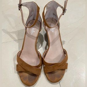 Charles by Charles David suede wedged sandals Size 7